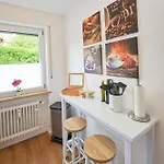Homestead - Self-Check-In - Kostenloses Parken - Smart Tv - Kueche Vollausgestattet - Ruhige Lage Im Erdgeschoss Lägenhet